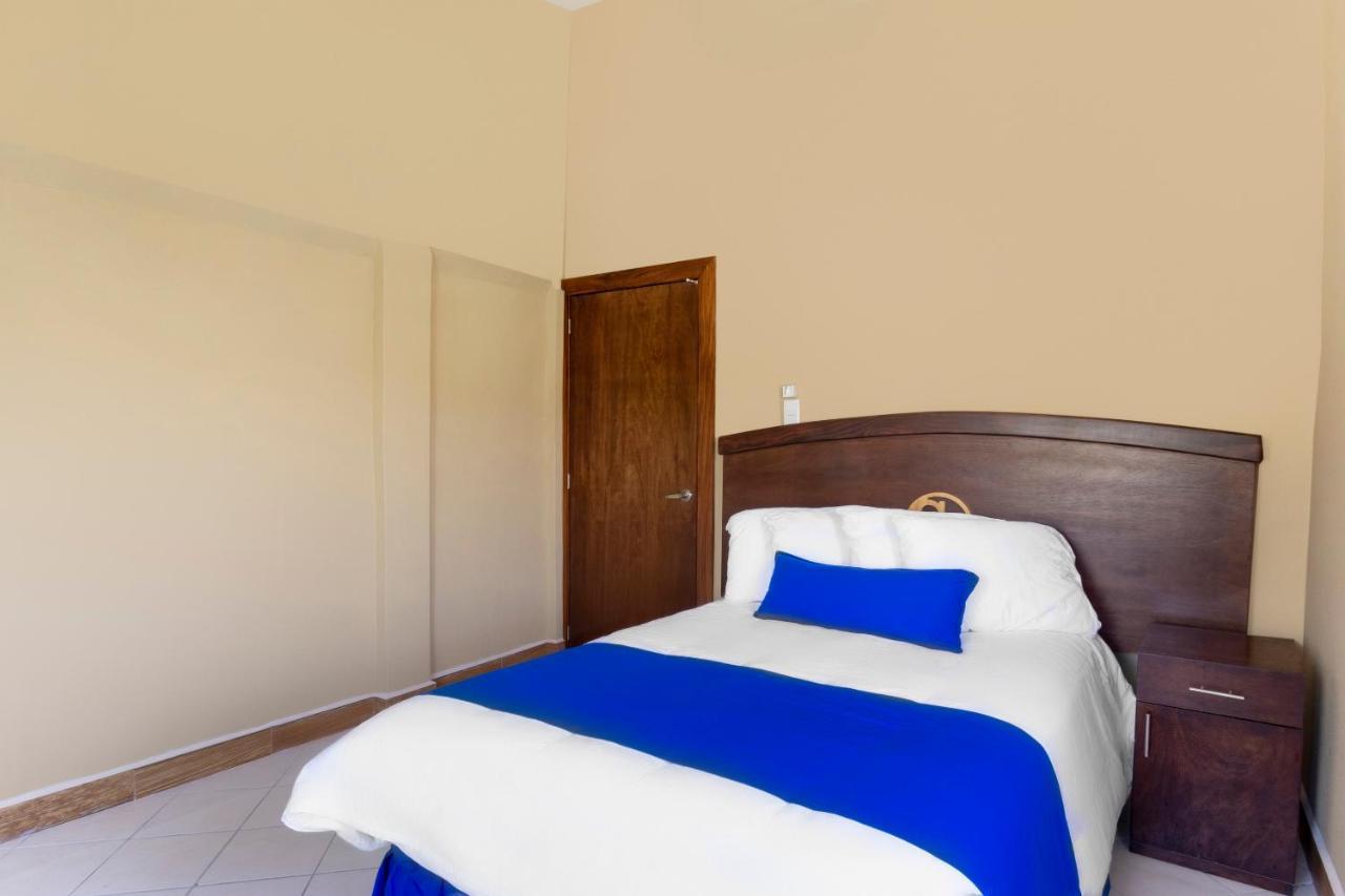 מנסניו Grand View Suites מראה חיצוני תמונה